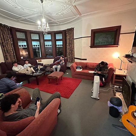 Хостел Manor House Backpackers Дьюндин Экстерьер фото