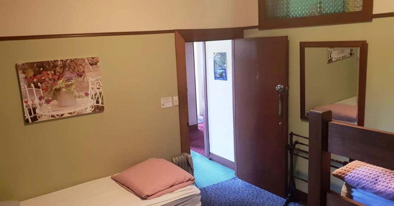 Хостел Manor House Backpackers Дьюндин Экстерьер фото